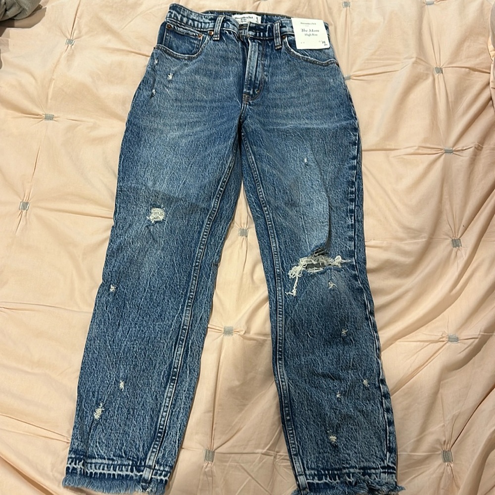 Abercrombie & fitch Mom High rise Jean NWT